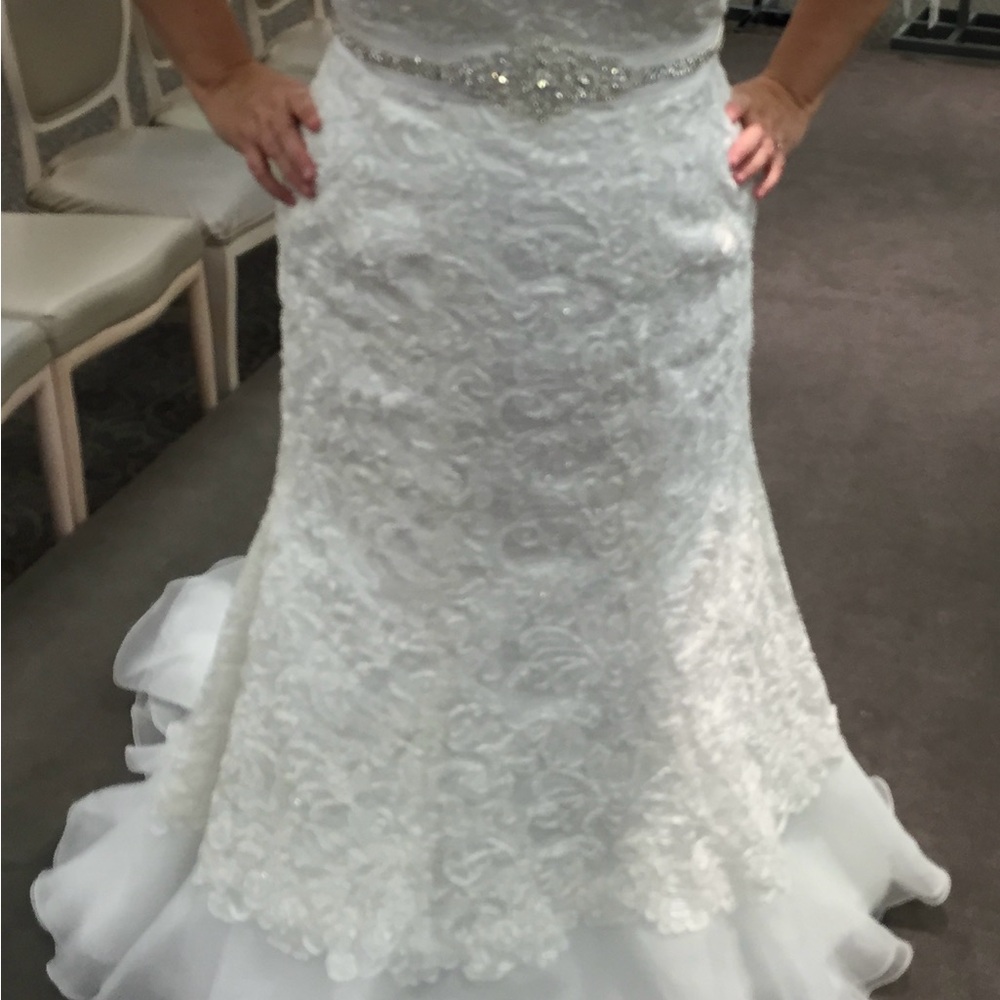 Elegant White Lace Wedding Dress